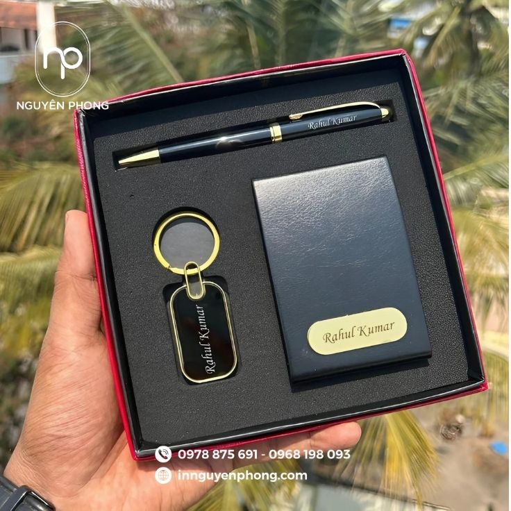 Mẫu hộp đựng quà tặng kèm bút và móc khóa